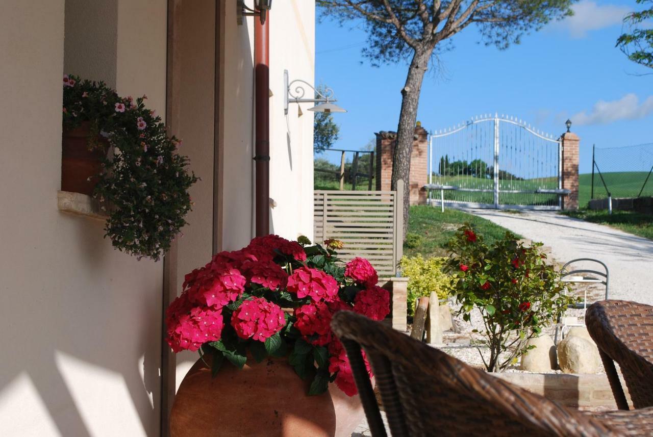 Le Maracla Country House Iesi Exterior foto