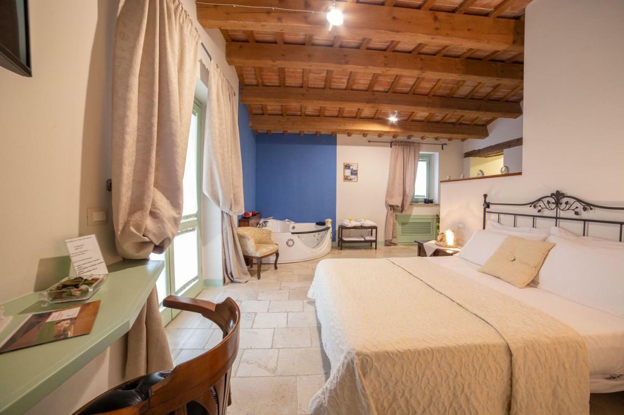 Le Maracla Country House Iesi Exterior foto